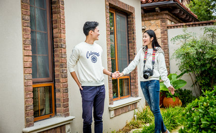 劉潭服裝專注服裝加工，“小目標(biāo)一個(gè)億，只會(huì)成為一個(gè)?！? title=