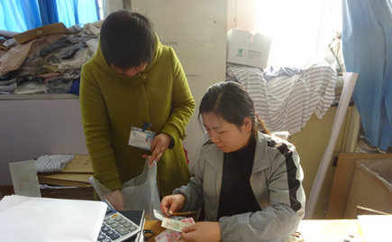 劉潭服裝工會(huì)為返鄉(xiāng)員工代購(gòu)車票，讓員工過(guò)上放心年