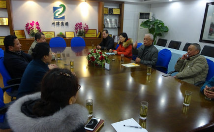 梁溪區(qū)副區(qū)長(zhǎng)李濤一行調(diào)研劉潭服裝企業(yè)基層工作