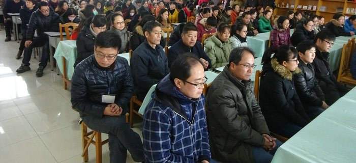 劉潭服裝團(tuán)拜會(huì)今日召開(kāi)，對(duì)2017年的發(fā)展方向做了具體安排