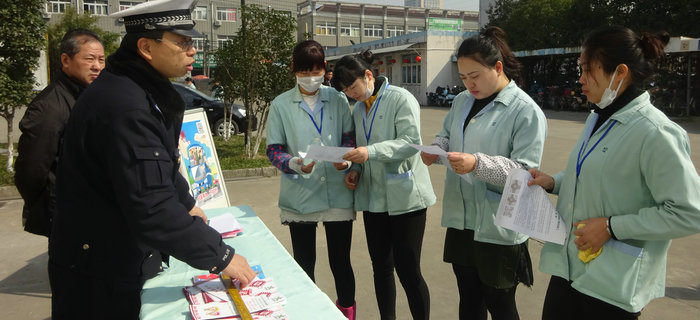劉潭服裝安全和健康教育，解決因地鐵施工帶來(lái)的出行不便問(wèn)題