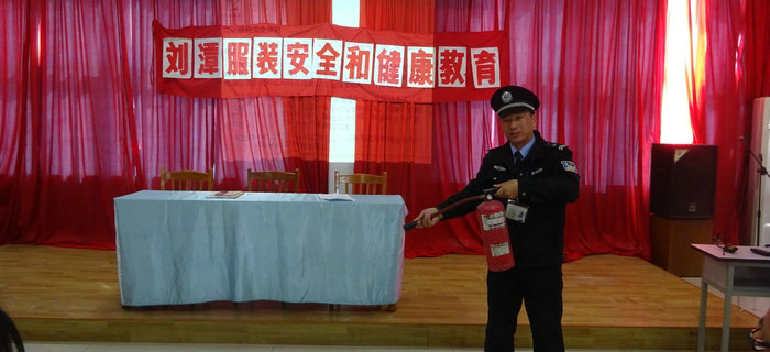 劉潭服裝召開新入職員工培訓(xùn)會(huì)議，做好安全生產(chǎn)宣傳工作
