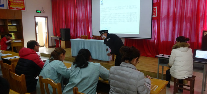 劉潭服裝召開新入職員工培訓(xùn)會(huì)議，做好安全生產(chǎn)宣傳工作