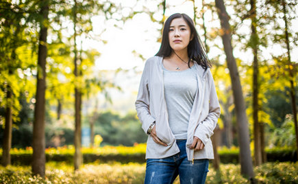 劉潭服裝：戶外運(yùn)動(dòng)服裝未來(lái)市場(chǎng)或?qū)⒆呦蚨际? title=