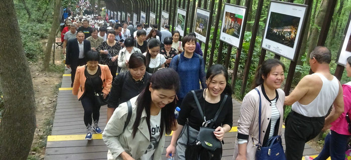 在五一來臨之際，劉潭服裝組織企業(yè)先進(jìn)標(biāo)兵赴南京游玩