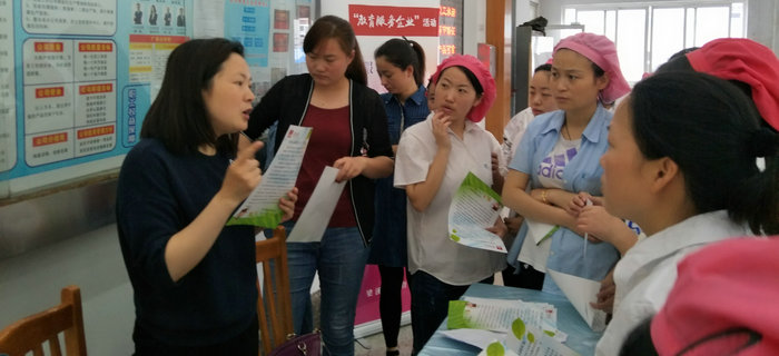 劉潭服裝邀請梁溪區(qū)教育局專家解答外來員工子女入學(xué)問題