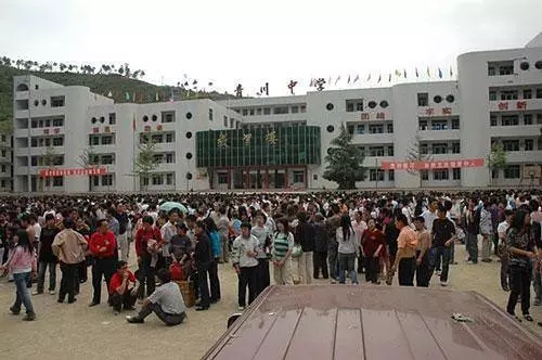 汶川地震九周年，劉潭服裝深情哀悼遇難同胞