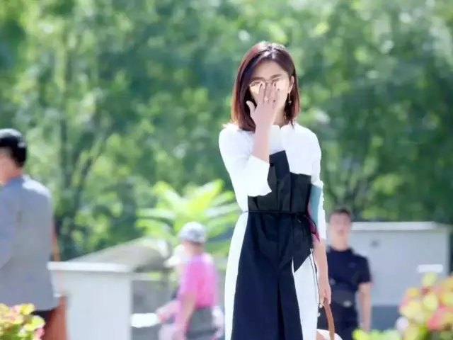 劉潭服裝：《狐貍的夏天》，帶你看譚松韻開掛的衣品