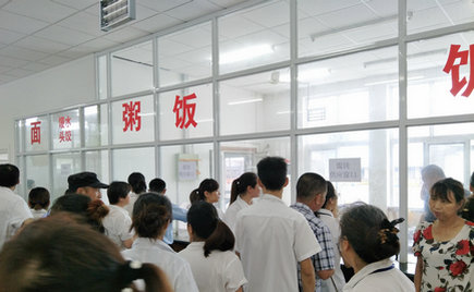 夏至未至，劉潭服裝為全體員工奉上鮮美餛飩