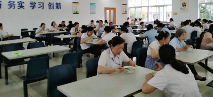夏至未至，劉潭服裝為全體員工奉上鮮美餛飩