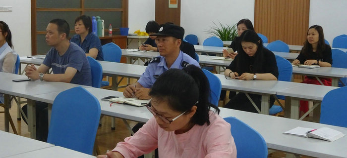 劉潭服裝舉辦紀念建黨96周年暨&ldquo;紅色之旅&rdquo;黨員演講活動