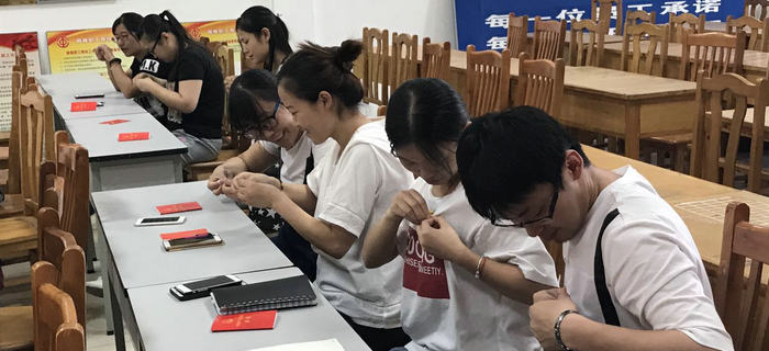 劉潭服裝團(tuán)支部召開(kāi)第三季度團(tuán)員大會(huì)