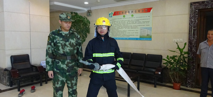 劉潭消防中隊來劉潭服裝進行消防設備現(xiàn)場培訓