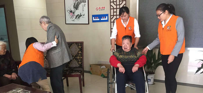 情暖重陽(yáng)，愛(ài)至養(yǎng)老院|劉潭服裝志愿者與老人們歡度重陽(yáng)