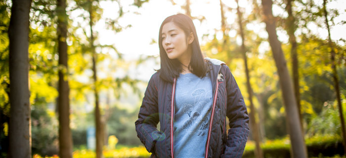 劉潭服裝：秋將盡，露結(jié)為霜；冬欲來，情結(jié)為愛 