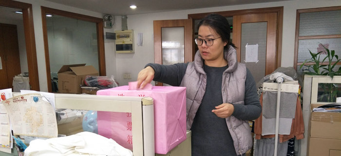 劉潭服裝工會有序組織員工進(jìn)行梁溪區(qū)人大代表補選活動