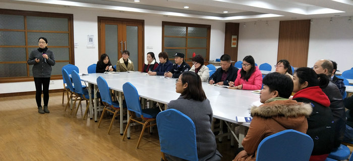 趙芳同志在劉潭服裝專題學(xué)習(xí)十九大會(huì)議中通過(guò)入黨轉(zhuǎn)正申請(qǐng)
