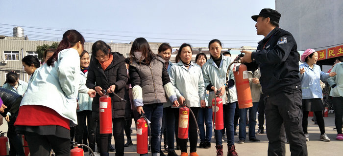 劉潭服裝圓滿舉辦十六屆二次職工消防運動會