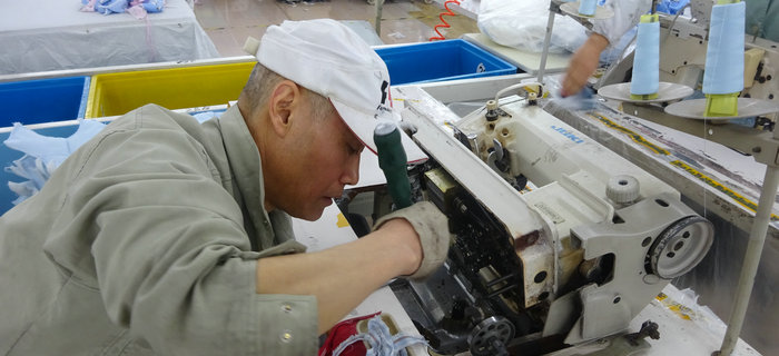 劉潭服裝服裝車間進(jìn)行機(jī)械&ldquo;大保養(yǎng)&rdquo;，過干凈安全的新年