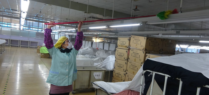 劉潭服裝服裝車間進(jìn)行機(jī)械&ldquo;大保養(yǎng)&rdquo;，過干凈安全的新年