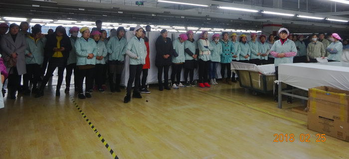 劉潭服裝安全管理員深入車間進行節(jié)后復工安全生產教育培訓