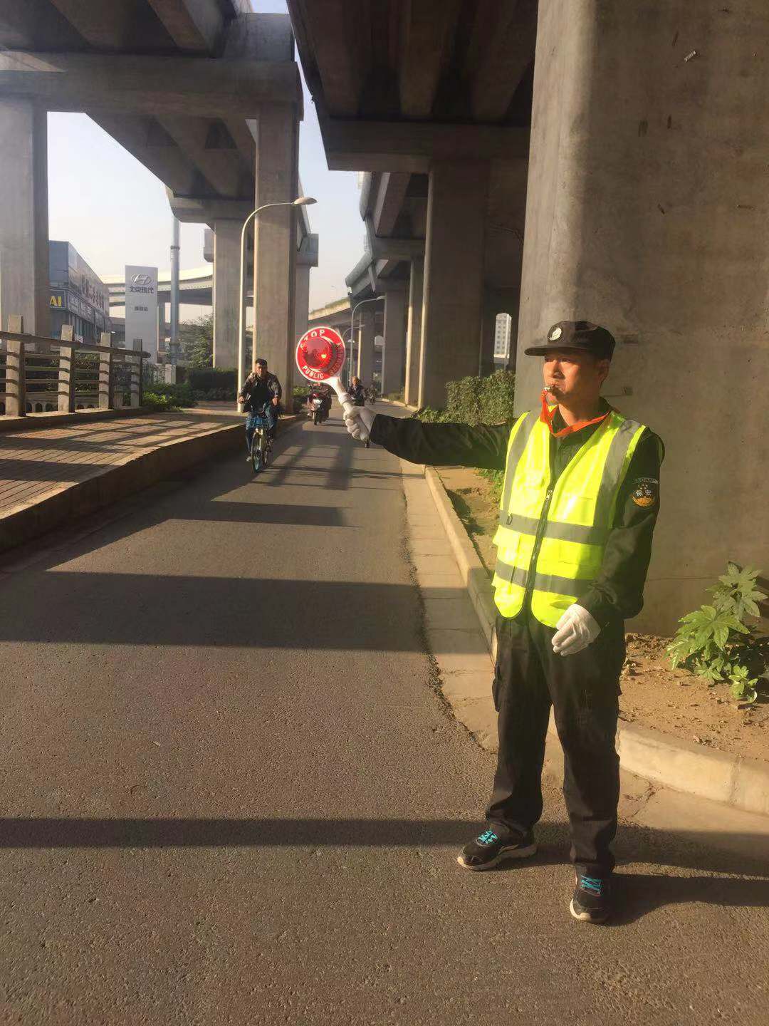 平安出行崗——?jiǎng)⑻斗b廠為您安全出行保駕護(hù)航