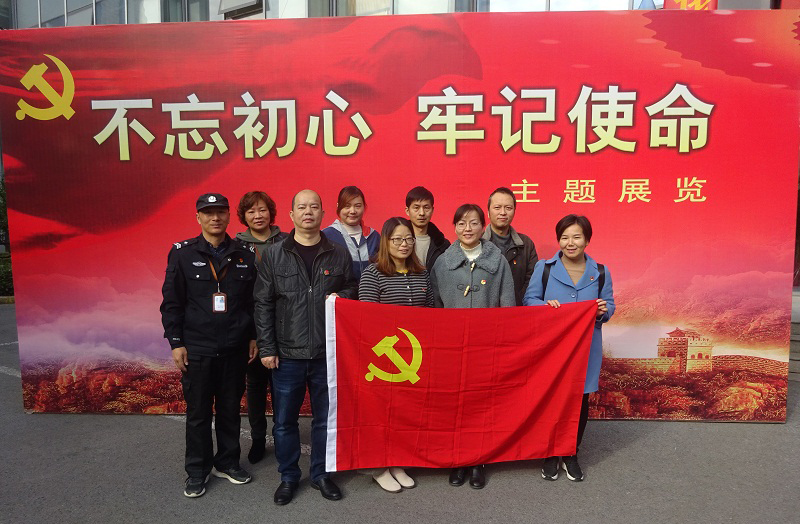 劉潭服裝深入開(kāi)展教育實(shí)踐，接受革命傳統(tǒng)教育