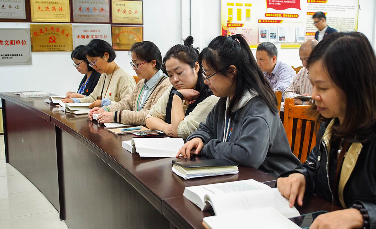 劉潭服裝黨課學習
