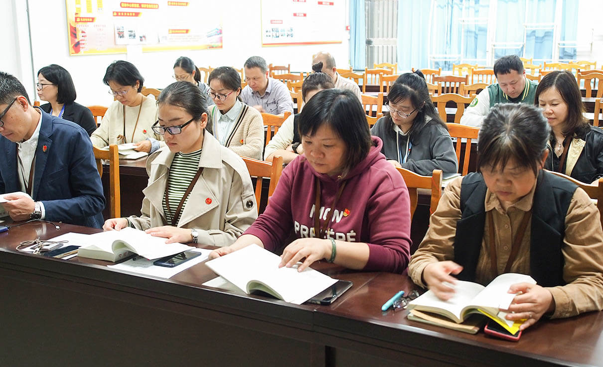 劉潭服裝黨課學習