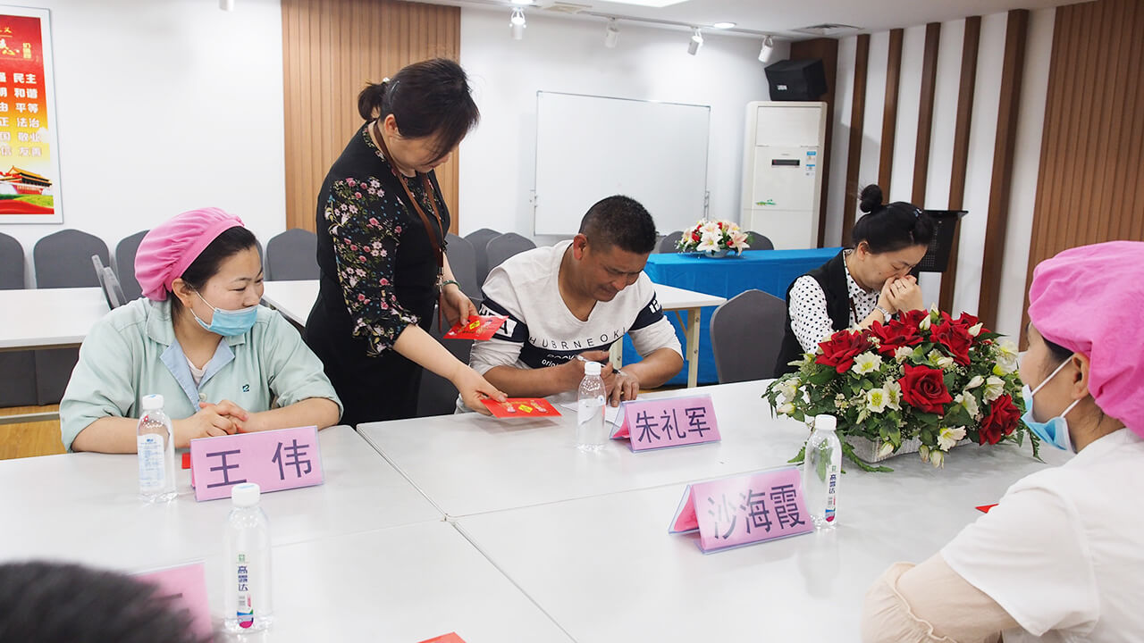 劉潭服裝廠先進員工座談會