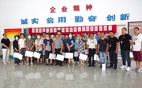 “炎炎夏日關(guān)愛(ài)員工”劉潭服裝廠工會(huì)為員工送清涼