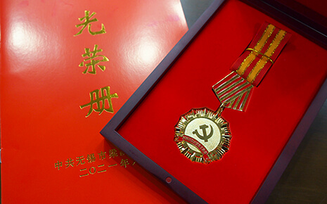 劉潭服裝廠總經(jīng)理錢玉萍參加梁溪區(qū)慶祝建黨百年座談會(huì)