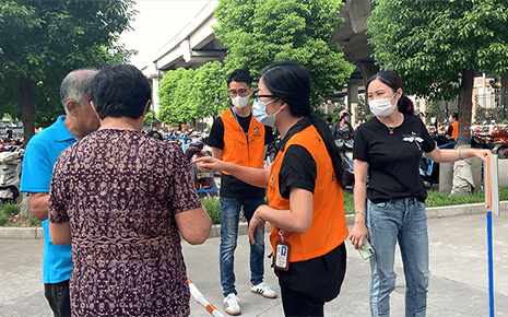 掃碼測(cè)溫加消殺：劉潭服裝廠防疫不松懈