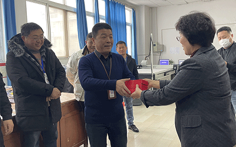 劉潭服裝廠團拜送祝福，開門利是贏好運