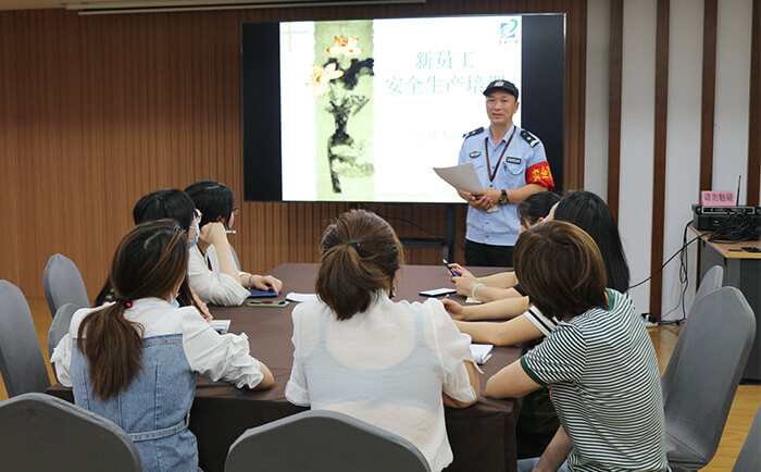 劉潭服裝廠開展新入職員工安全生產(chǎn)培訓(xùn) 劉潭服裝廠開展新入職員工安全生產(chǎn)培訓(xùn)