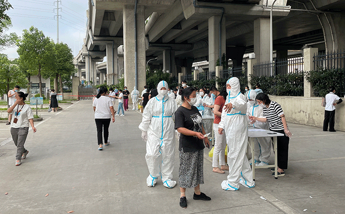 核酸檢測進(jìn)企業(yè)，劉潭服裝廠開展全員核酸檢測