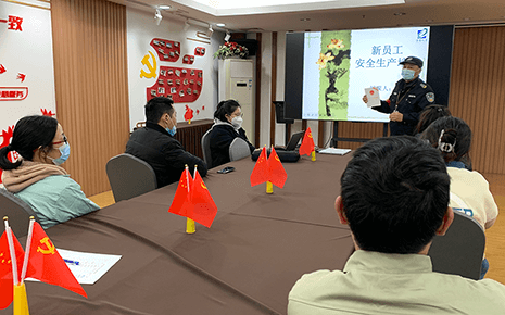 劉潭服裝廠開展新員工安全生產(chǎn)培訓