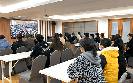 劉潭服裝：學(xué)習(xí)貫徹會議精神 凝聚奮進(jìn)力量