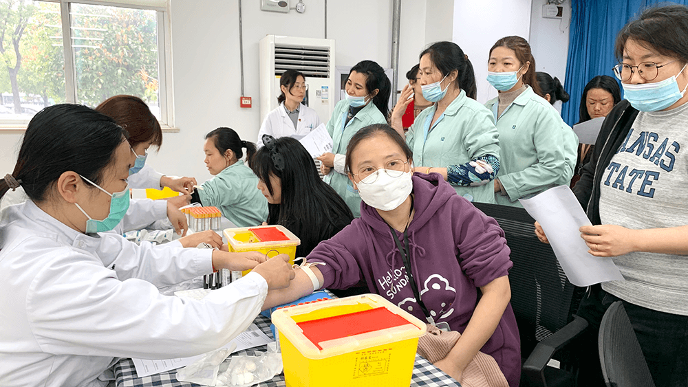 劉潭服裝組織職工進(jìn)行免費(fèi)體檢