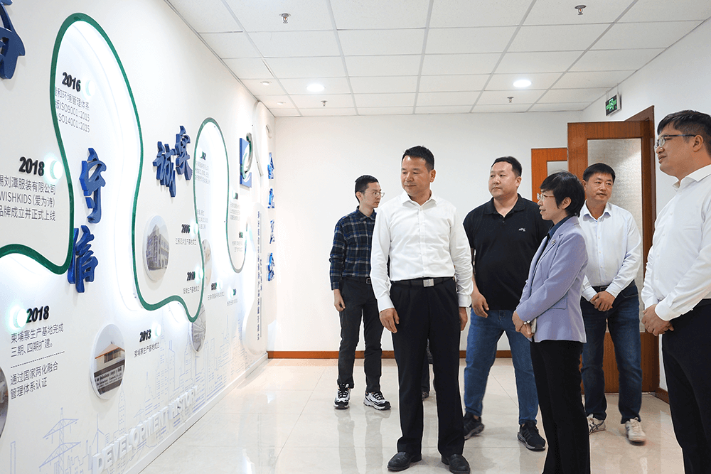 熱烈歡迎省市僑聯(lián)領導一行赴劉潭服裝調(diào)研