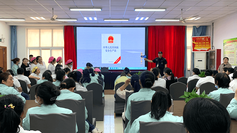 劉潭服裝加強(qiáng)安全生產(chǎn)意識(shí)提升現(xiàn)場管理水平 
