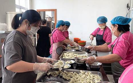 “夏至，幸福至”劉潭服裝全廠員工一起吃餛飩