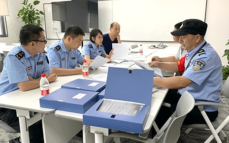 區(qū)應(yīng)急管理局和街道應(yīng)急辦對劉潭服裝開展安全大檢查