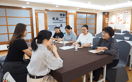 熱烈歡迎街道組織委員到劉潭服裝指導黨建工作