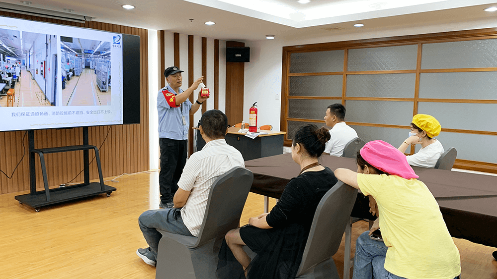 劉潭服裝新員工安全生產(chǎn)教育培訓