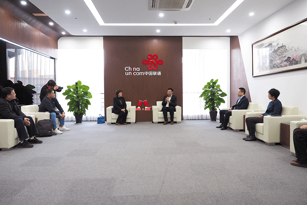 劉潭服裝與無(wú)錫聯(lián)通、銳界科技簽署戰(zhàn)略合作協(xié)議