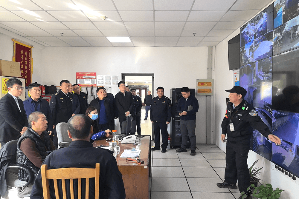 區(qū)領(lǐng)導(dǎo)帶隊到劉潭服裝開展消防安全專項檢查