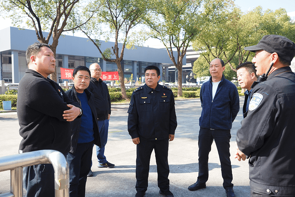 區(qū)領(lǐng)導(dǎo)帶隊到劉潭服裝開展消防安全專項檢查