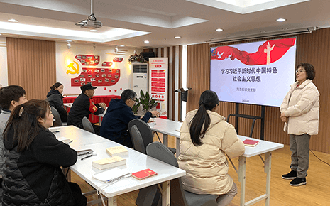 劉潭服裝黨員大會：多舉措強(qiáng)黨建促發(fā)展