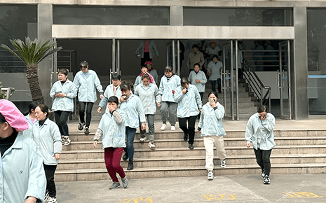 劉潭服裝:生產(chǎn)車間模擬火災(zāi)救援演練 劉潭服裝:生產(chǎn)車間模擬火災(zāi)救援演練